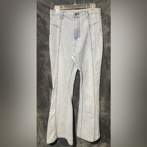 Women’s Easel wide leg high rise light wash blue jeans flare leg size Large